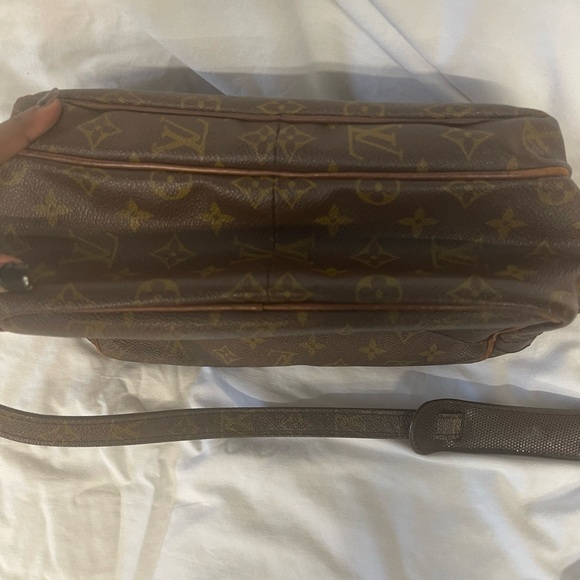 Louis Vuitton Cartochier Crossbody - Picture 5 of 10